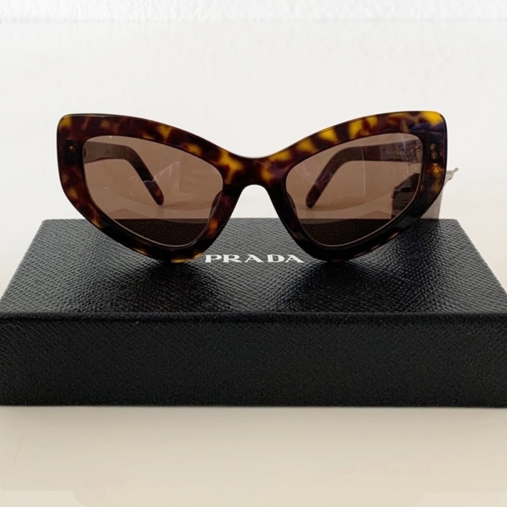 Free Prada Sunglasses, New - Picture 1 of 10